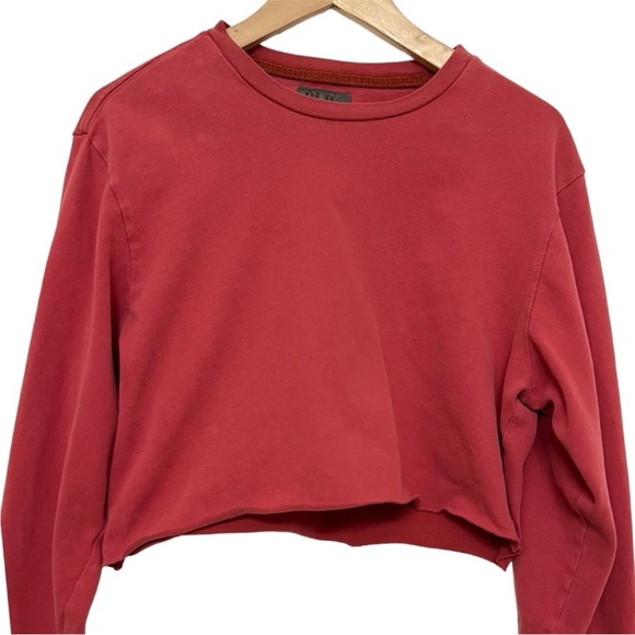 Vintage 2000s Red Cropped Long Sleeve Crew Neck Tee - Picture 3 of 7